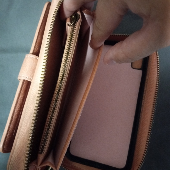 Phone cases - Picture 5 of 6